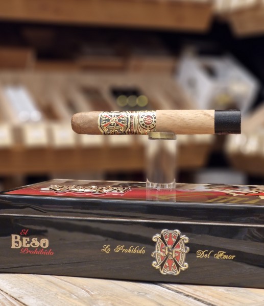 Arturo Fuente Opus X Forbidden X El Beso Prohibido (Double Robusto)